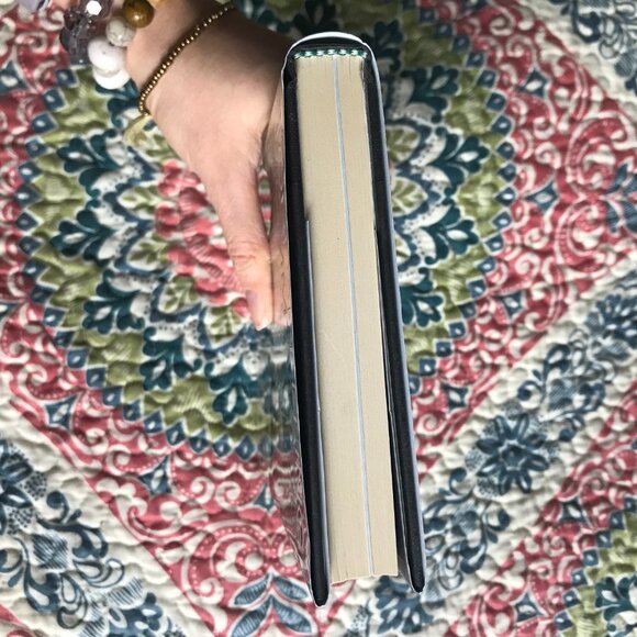 Tori Spelling Mommywood Book, Nonfiction Book - Picture 6 of 6